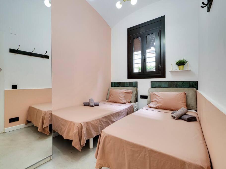 Casa Maria Townhouse- Terrace-4 Bedrooms L'Hospitalet de Llobregat Eksteriør bilde