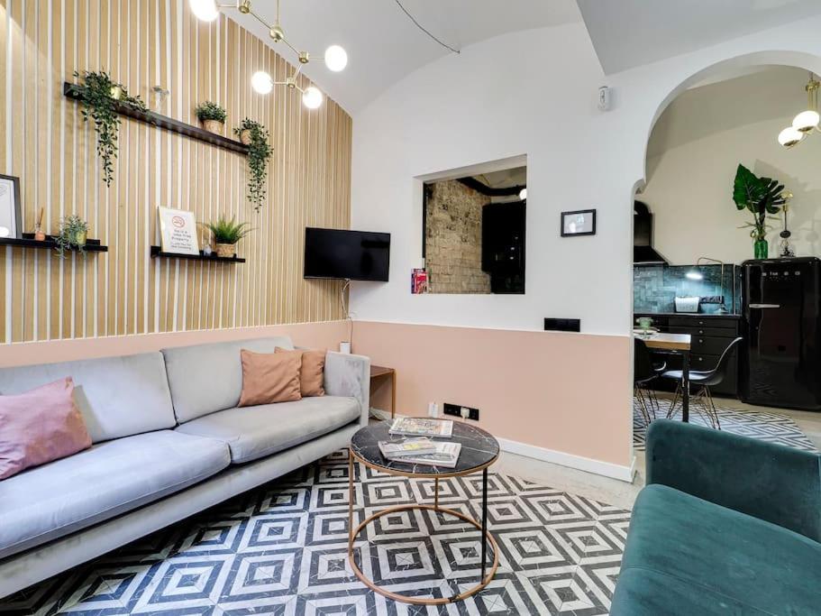 Casa Maria Townhouse- Terrace-4 Bedrooms L'Hospitalet de Llobregat Eksteriør bilde